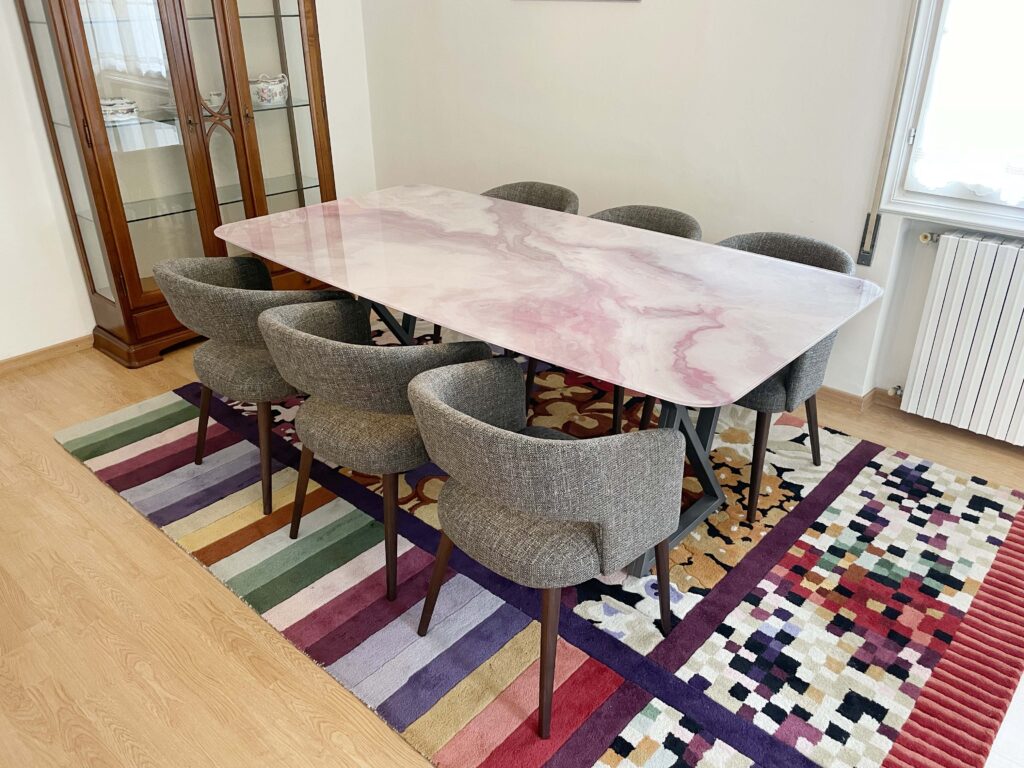 Tavolo stampato marmo rosa